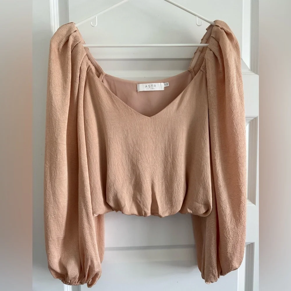ASTR The Label Cally Revolve Top